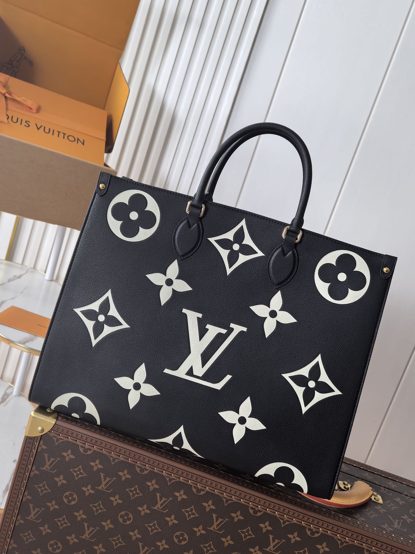 LV Classic Handbag Monogram Canvas Zip Closure Office Commute Luxury